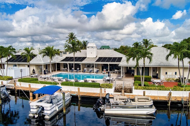 Building Photo - 140 Cypress Club Dr