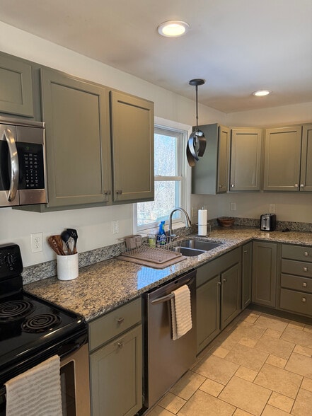 Building Photo - 15 Emeritus St