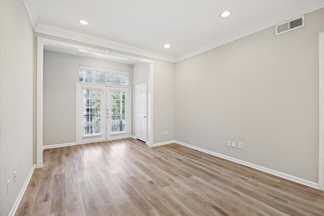 Building Photo - 5353 Memorial Dr