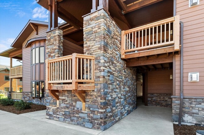 Building Photo - Upscale ground floor Whitefish Condo