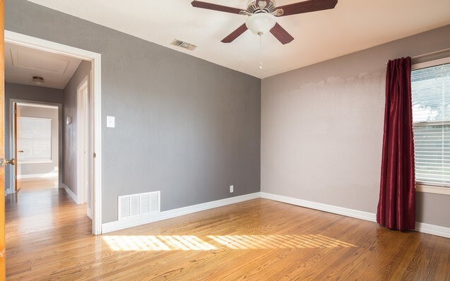 Building Photo - 303 Schmeltzer Ln