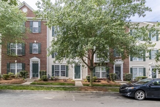 Building Photo - 9618 Blossom Hill Dr