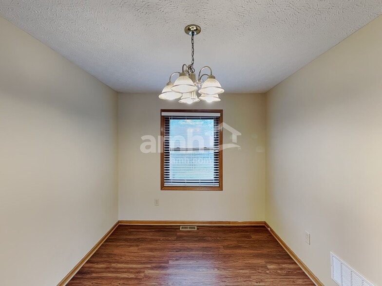 Building Photo - 105 Elmwood St