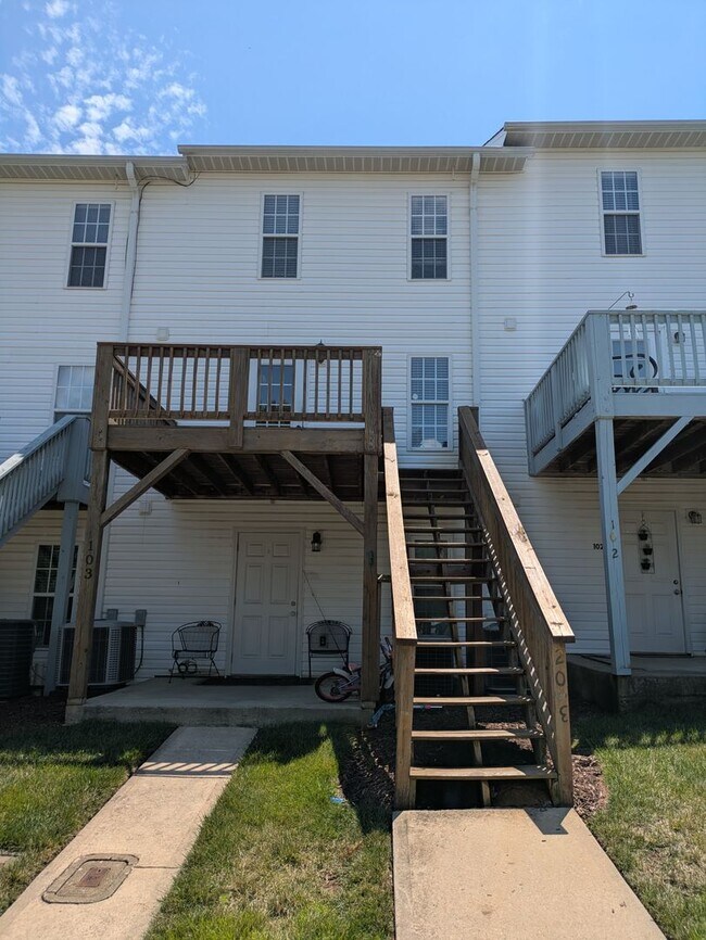 Building Photo - Great Mooresville Location!