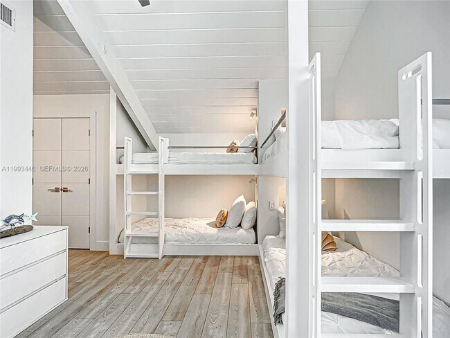 Building Photo - 104 Angelfish Ln