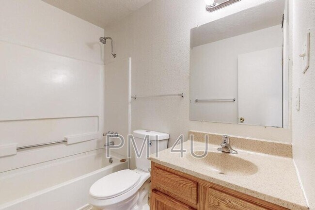 Building Photo - 233 Tennessee St NE