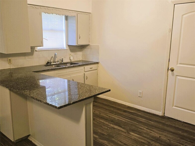 Building Photo - 2414 52nd St