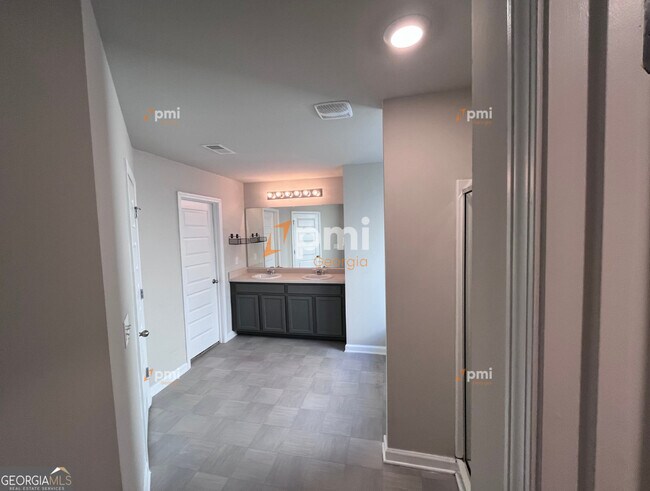 Building Photo - 2612 Lovejoy Crossing Dr