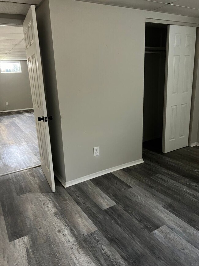 Building Photo - 1844 Hickorydale Dr