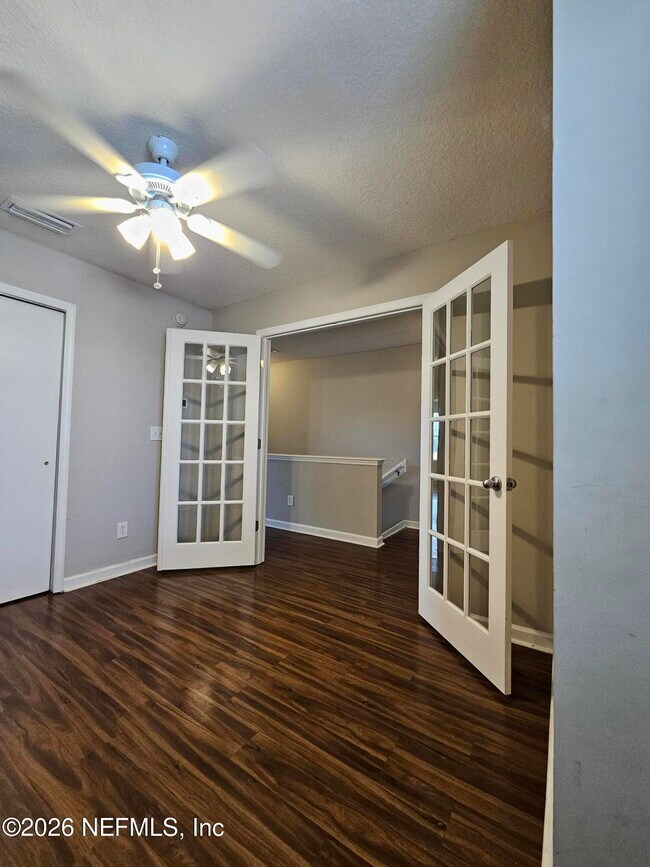 Building Photo - 2334 Sunset Bluff Dr