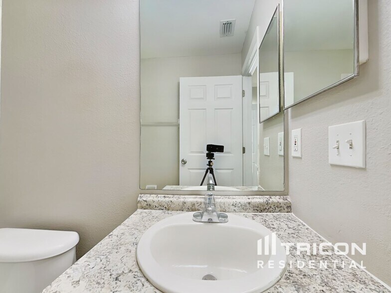 Building Photo - 828 Cape Cod Cir