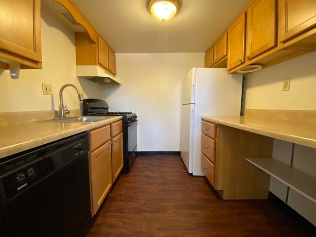 Interior Photo - Four Seasons Apartments