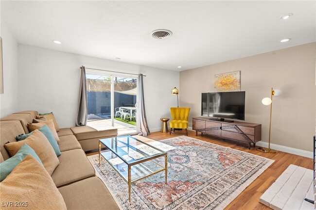 Building Photo - 1531 Commanche Dr