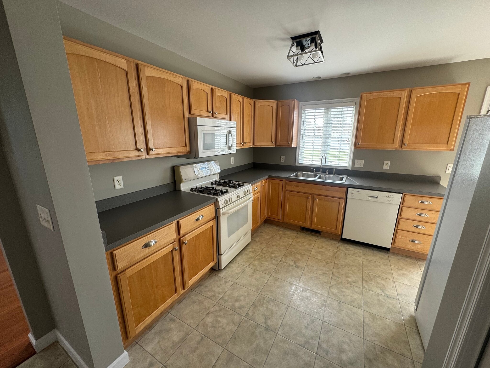 Building Photo - 134 Knob Hill Way