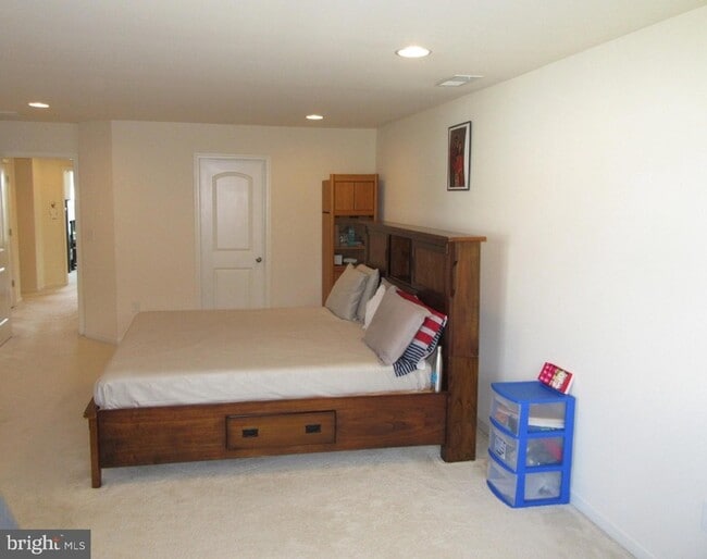 Building Photo - 544 Liam Pl