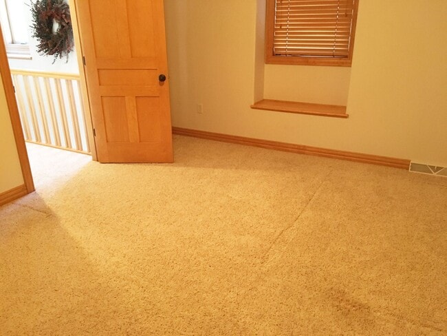 Building Photo - Executive 3-Bedroom (plus bonus room) 3 1/...