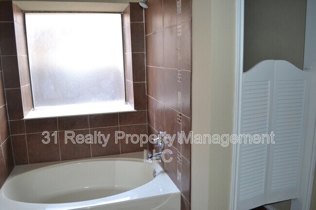 Building Photo - 5917 Beckett Dr