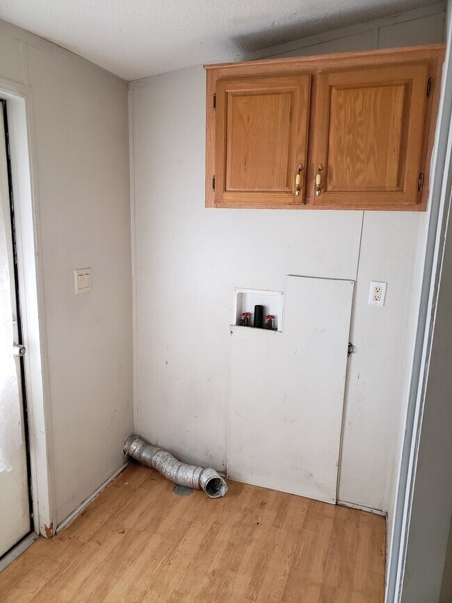 Building Photo - New on Market!