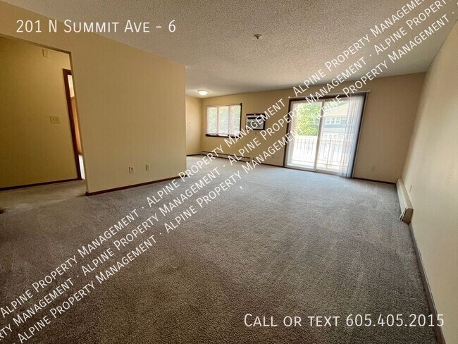 Building Photo - 201 N Summit Ave