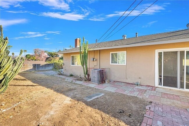 Building Photo - Located in the desirable Jurupa Hills clos...