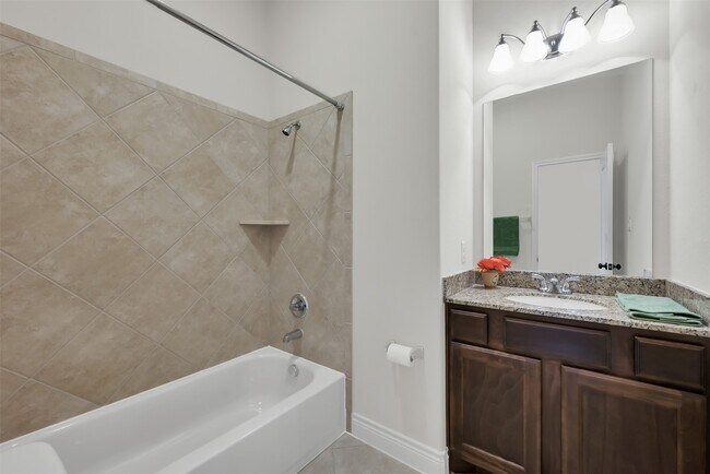 Building Photo - 150 N Greatwood Glen Pl