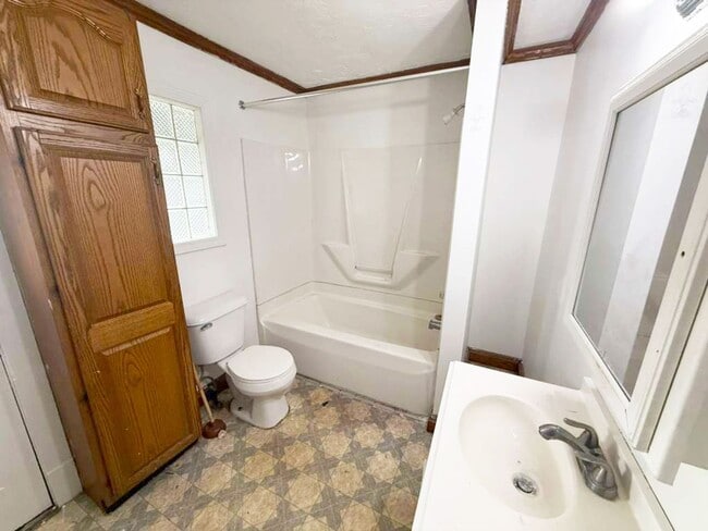 Building Photo - 3 BED 1 BATH BEAUTIFUL SINGLE FAMILY HOME IN GARFIELD HEIGHTS!