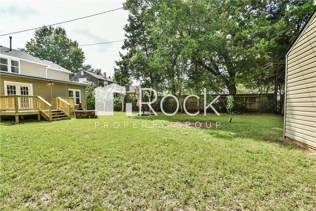 Building Photo - Beautifully Remodeled 4-Bedroom Home near ...
