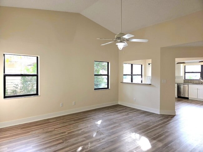 Building Photo - 1717 Needles Ln E