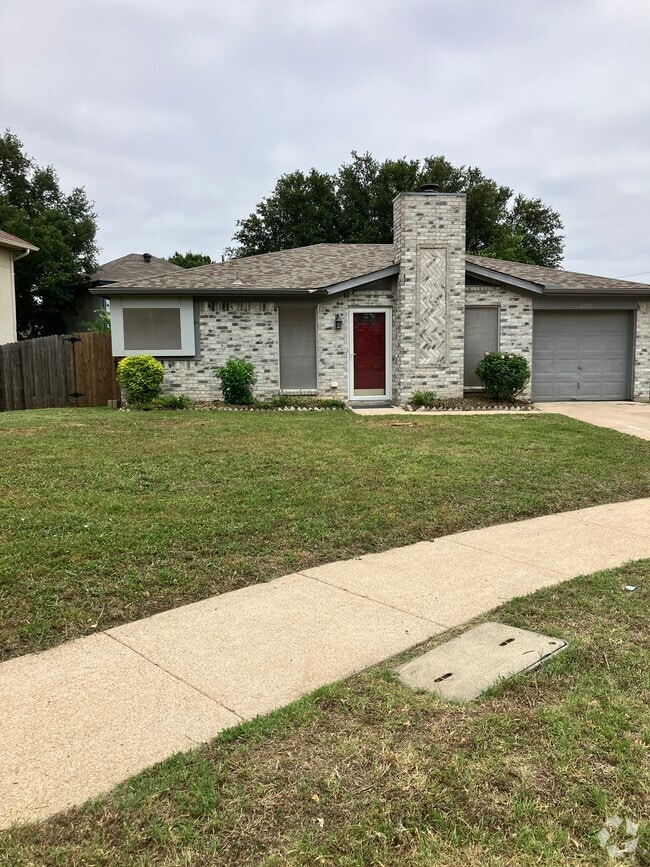 Building Photo - 2083 Rodeo Ct