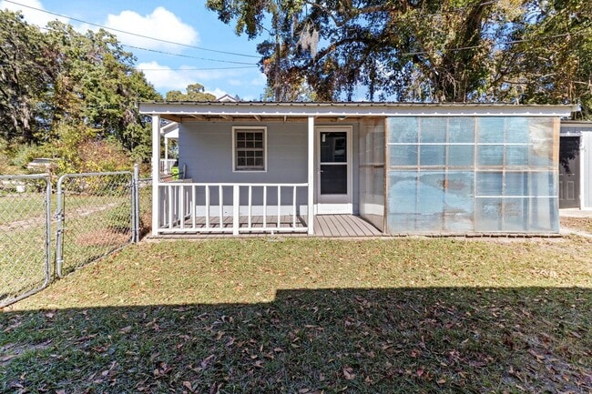 Building Photo - 1106 Bullard St