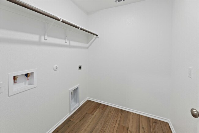 Building Photo - 443 Sebring Cir