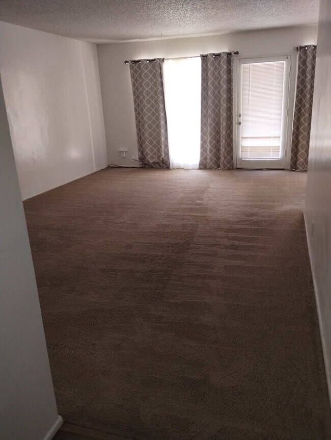 Building Photo - Just reduced. 3 bedroom 1 bath home!