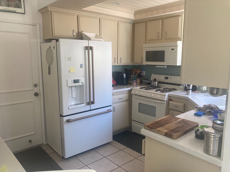 Building Photo - 2330 Miramonte Cir E