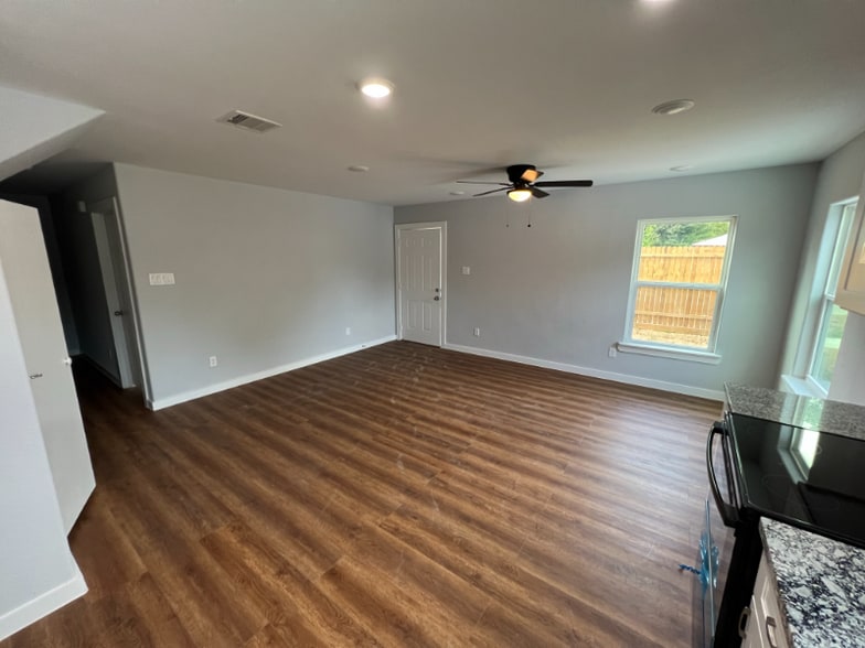 Building Photo - 6619 Bacher St