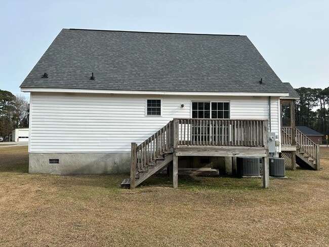 Building Photo - New Carpet and Fresh Paint!