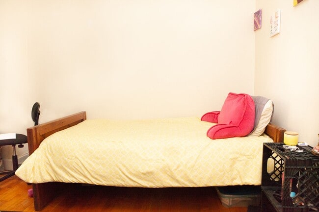 Building Photo - NO BROKER FEE | Renovated 1 Bed on Beacon St | Brookline