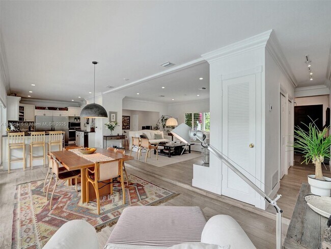 Building Photo - 13555 SW 74th Ave
