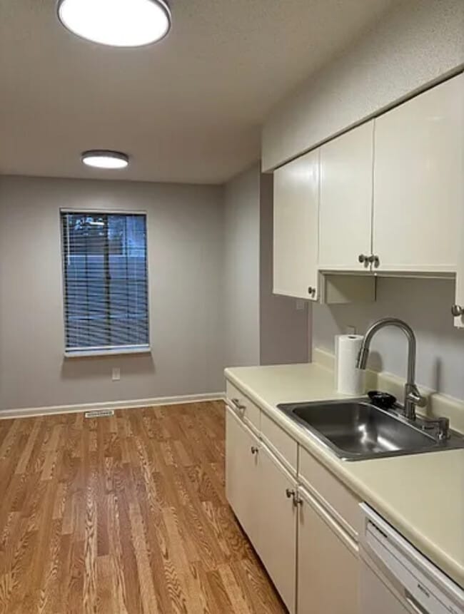 Building Photo - 365 Mather St