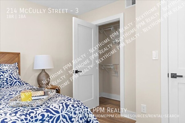 Building Photo - Updated 1 bedroom with office and in unit ...