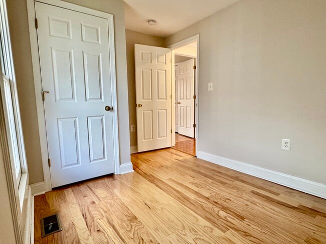 Building Photo - 625 Goldsborough St