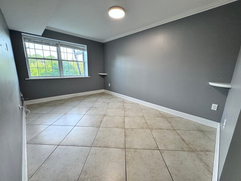 Building Photo - 412 Sommerville Plz