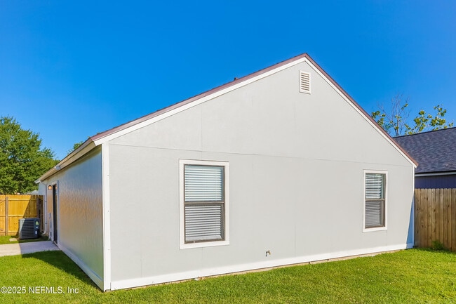 Building Photo - 1881 Manitoba Ct S