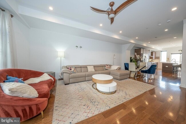 Building Photo - 1326 N Mascher St