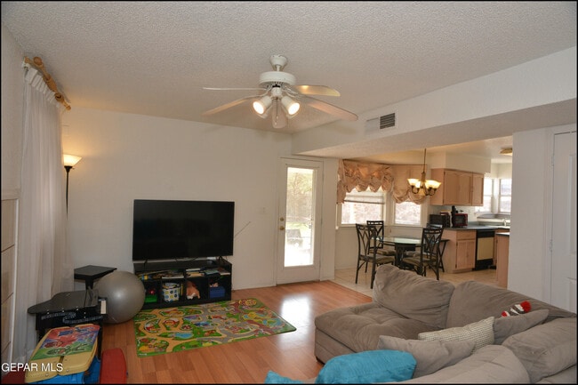 Building Photo - 7528 Luz De Lumbre Ave