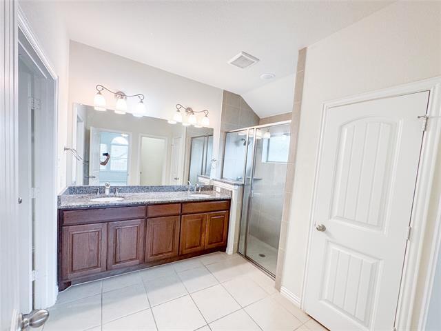 Building Photo - 365 Paloma St