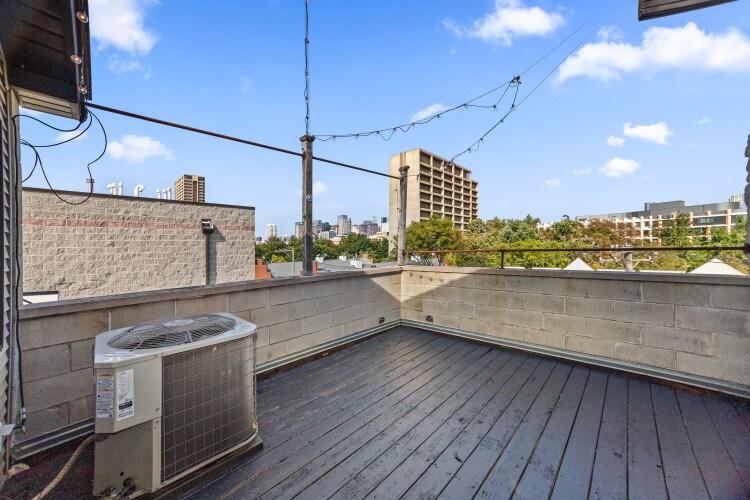 Building Photo - 907 S Miller St