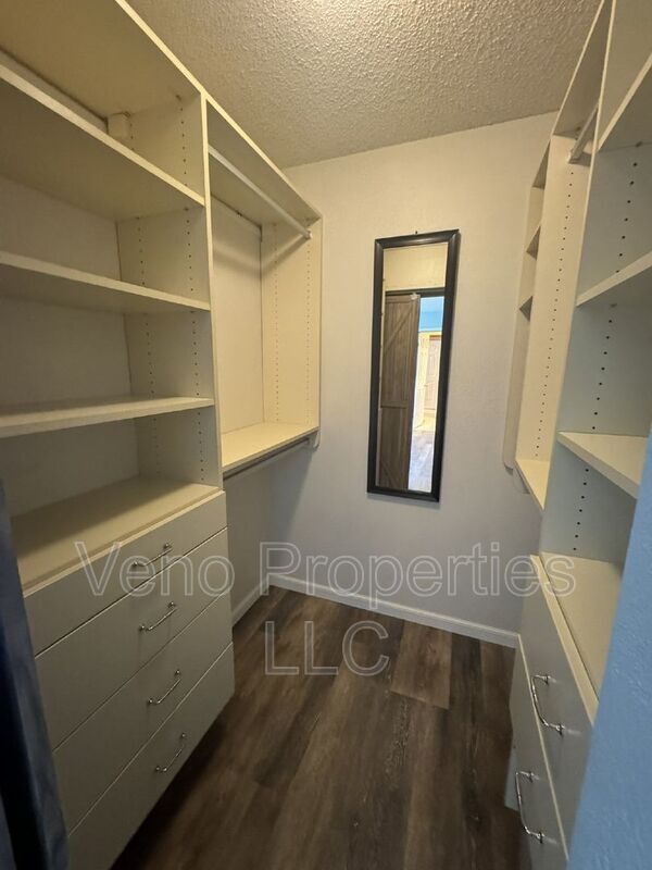 Building Photo - 5213 Forest Point Dr S