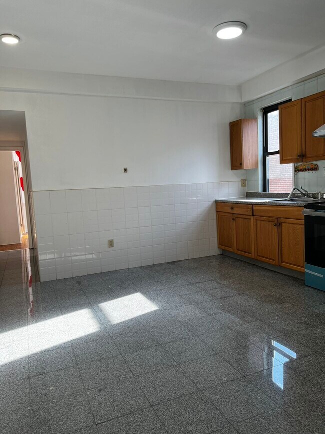 Building Photo - 1418 W Girard Ave