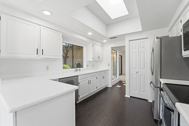 Building Photo - Welcome to this stunning 3-bedroom, 2-bathroom home in the heart of Scottsdale, AZ