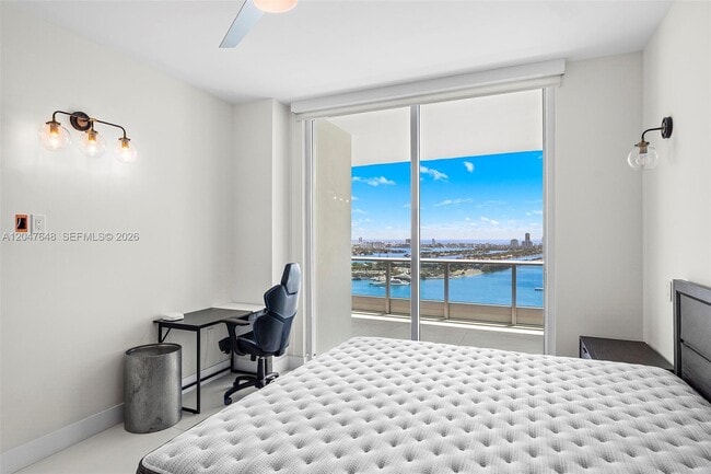Building Photo - 900 Biscayne Blvd